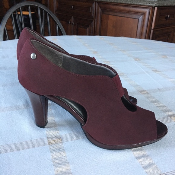 Life Stride Shoes - LIFE STRIDE 9M FAUX SUEDE PLUM ELASTIC OPENING OPEN TOE COTOUT SIDE HEEL SHOES